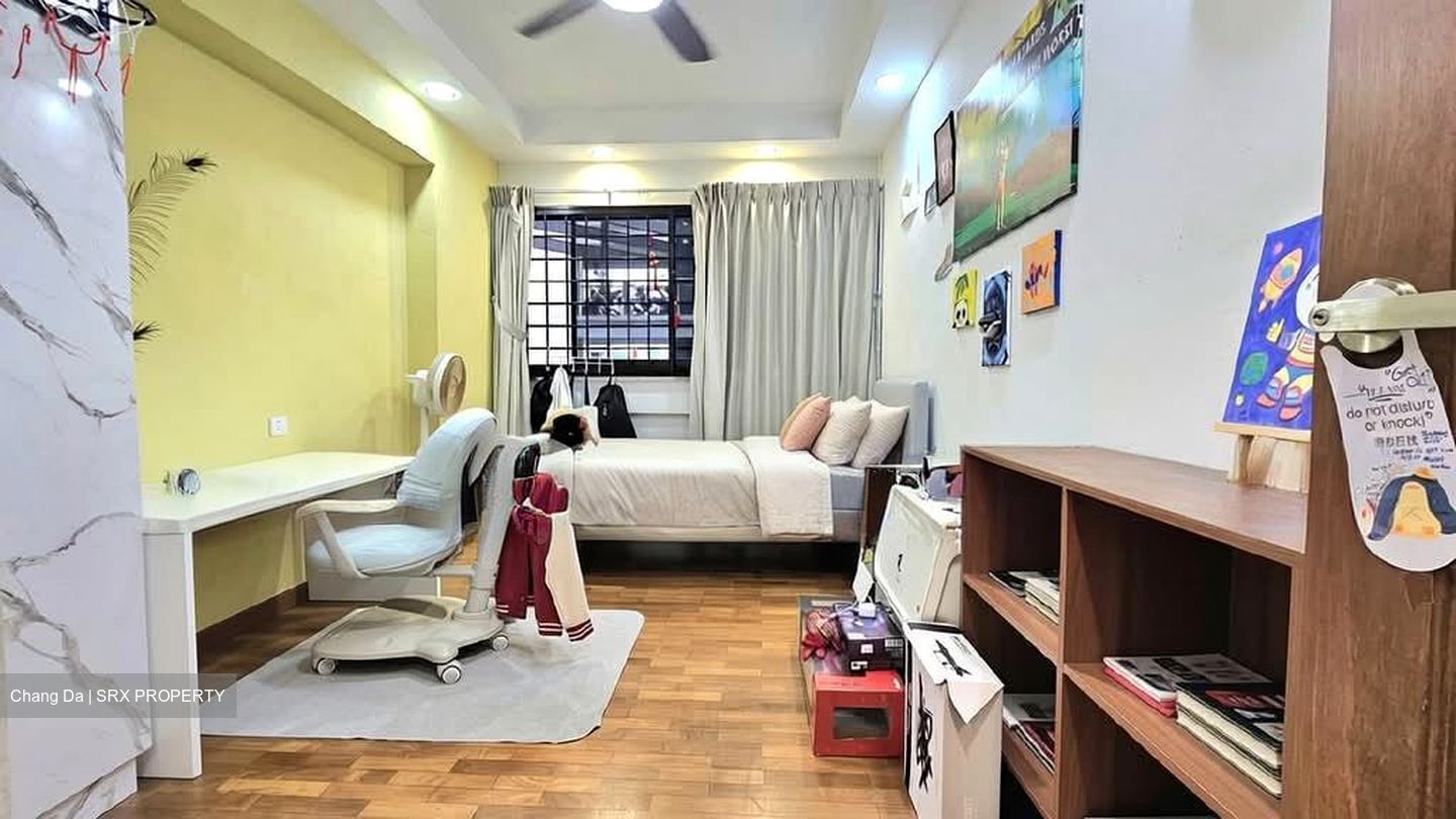 Blk 10 Bukit Batok Central (Bukit Batok), HDB 5 Rooms #588577541